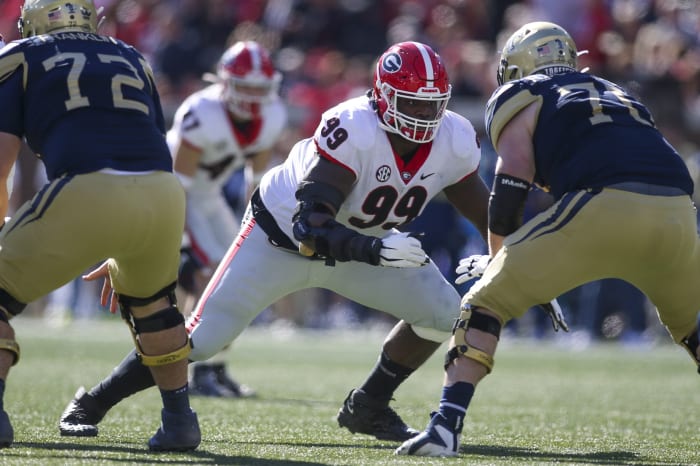 Georgia DT Jordan Davis rushes passer